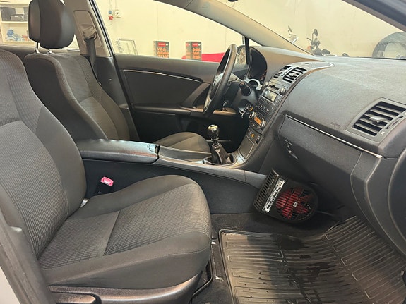 Toyota Avensis 20 of 24