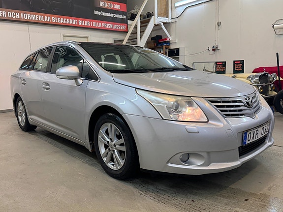 Toyota Avensis 2 of 24