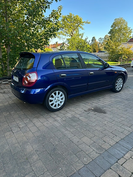 Nissan Almera 3 of 8