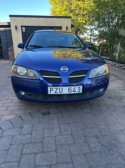 Nissan Almera 2 of 8
