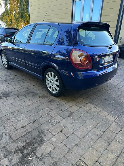 Nissan Almera 4 of 8