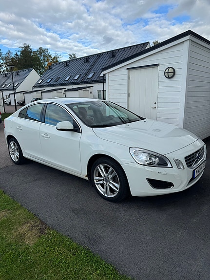 Volvo S60 3 of 10