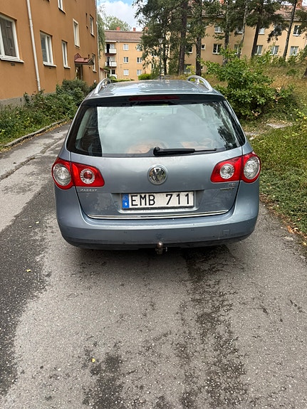 Volkswagen Passat 2 of 4