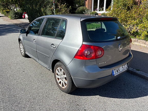 Volkswagen Golf V 5 of 8