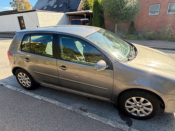 Volkswagen Golf V 3 of 8