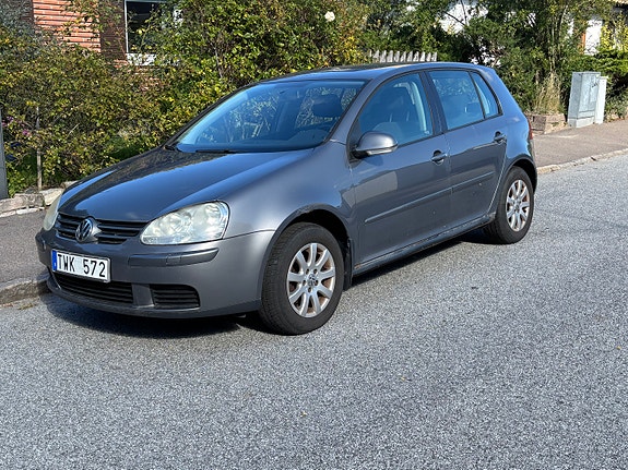 Volkswagen Golf V 2 of 8