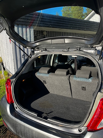 Toyota Yaris 4 of 5