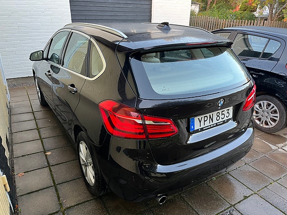 BMW 218i 4 of 7