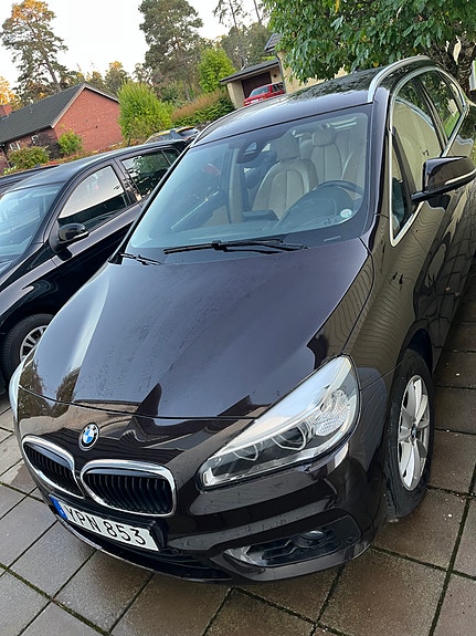 BMW 218i 3 of 7