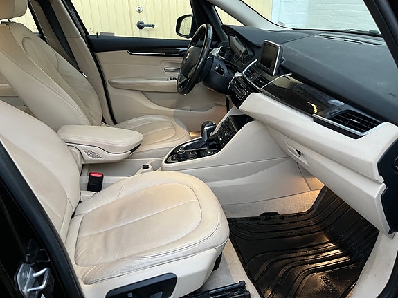 BMW 218i 7 of 7