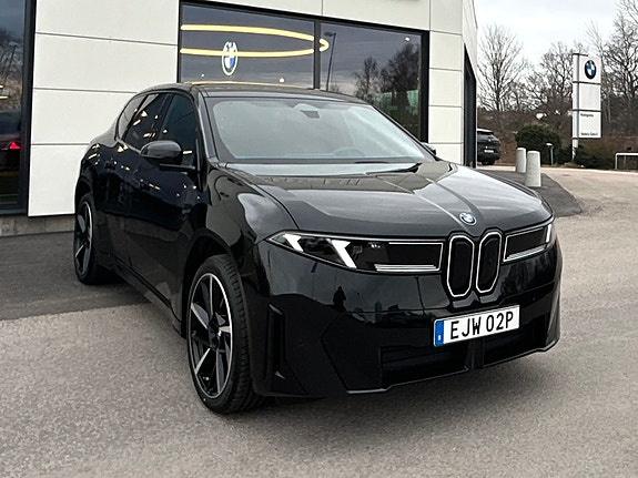 BMW iX3 4 of 13
