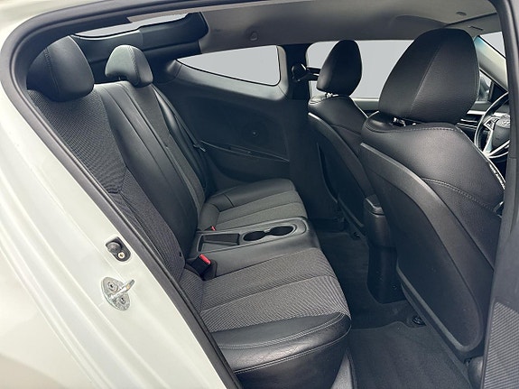 Hyundai Veloster 9 of 21