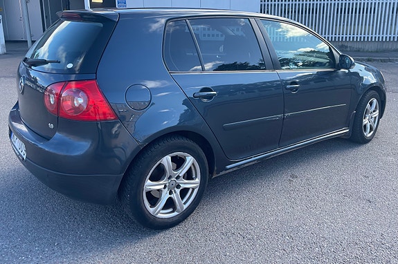 Volkswagen Golf V 3 of 7