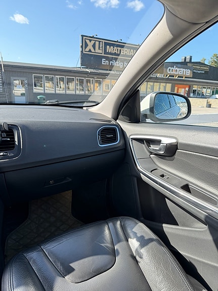 Volvo V60 6 of 12