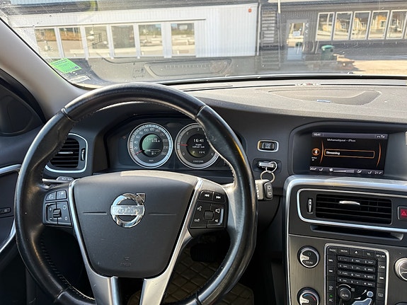 Volvo V60 4 of 12