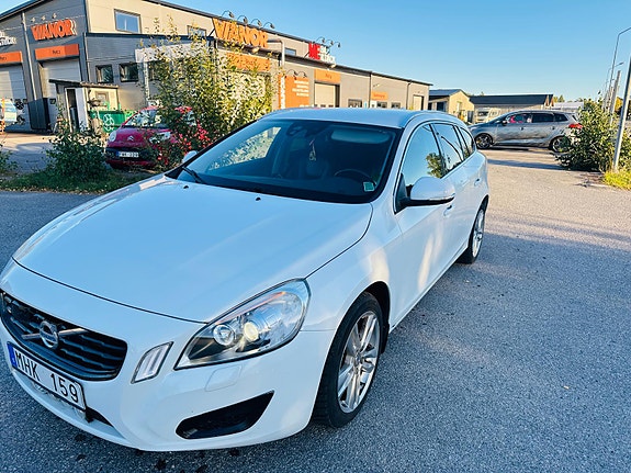 Volvo V60 8 of 12