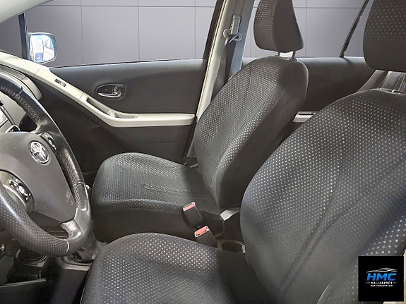Toyota Yaris 8 of 9