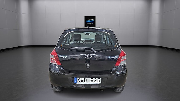 Toyota Yaris 5 of 9