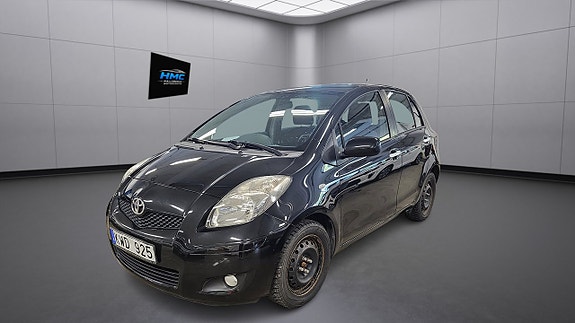 Toyota Yaris 3 of 9