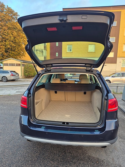 Volkswagen Passat Alltrack 8 of 9
