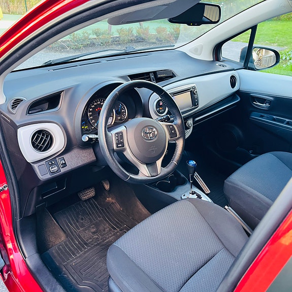 Toyota Yaris 7 of 10