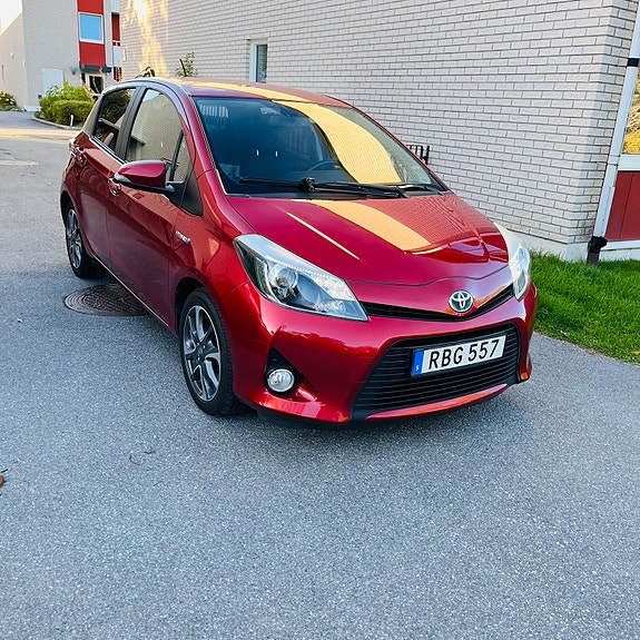 Toyota Yaris 2 of 10