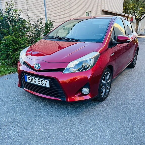 Toyota Yaris 3 of 10