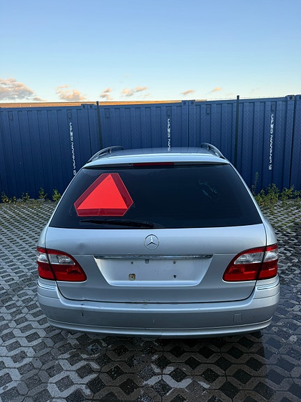 Mercedes-Benz 200 E 2 of 5