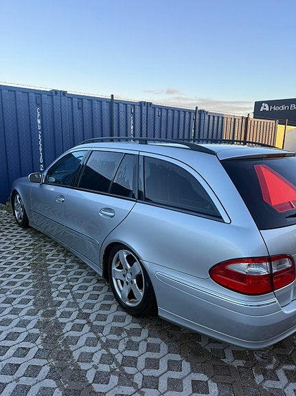Mercedes-Benz 200 E 4 of 5