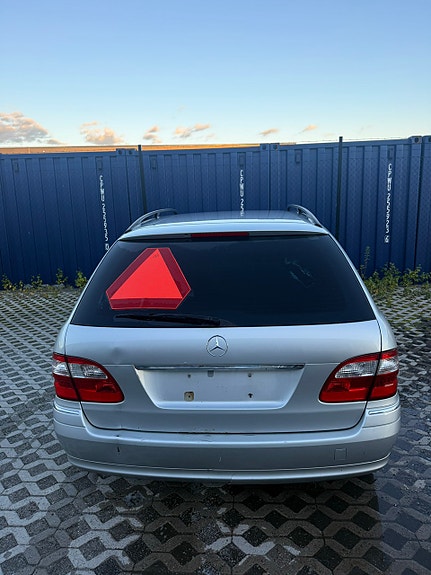 Mercedes-Benz 200 E 3 of 5