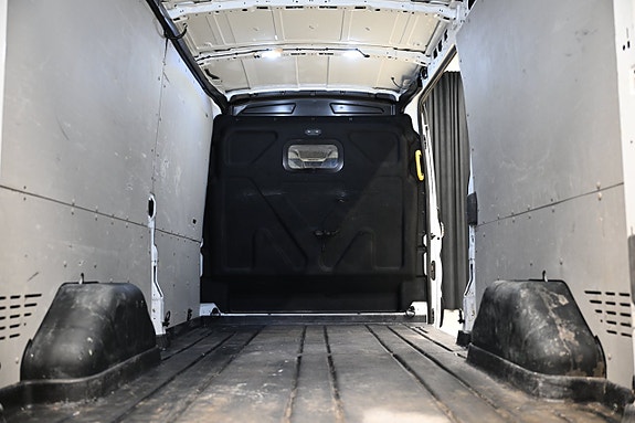 Ford Transit 7 of 28