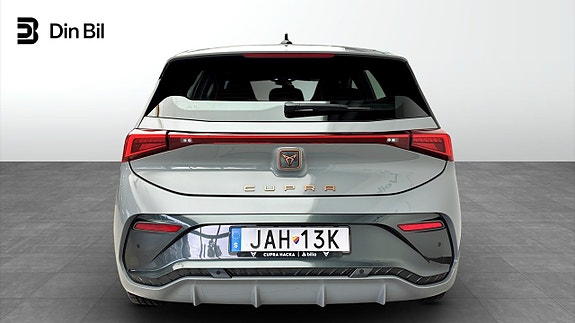 Seat ElBorn 6 of 14