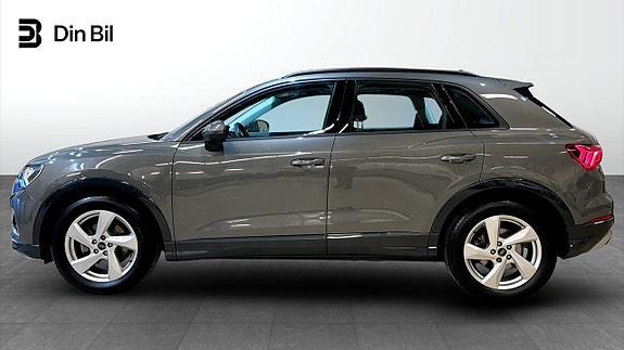 Audi Q3 2 of 22