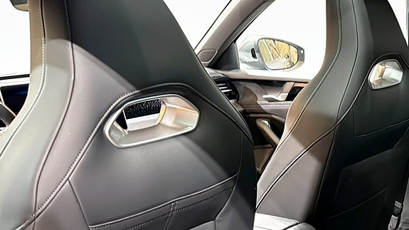 Volkswagen Passat 12 of 23