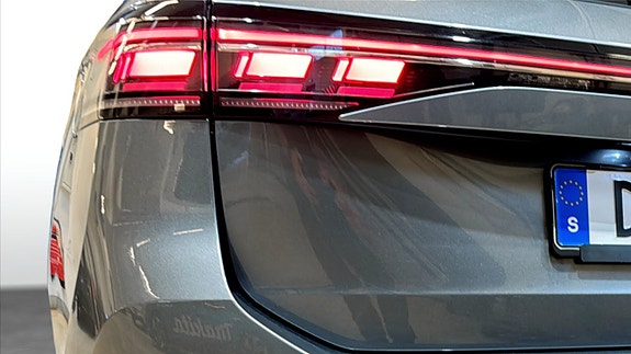 Volkswagen Passat 14 of 23