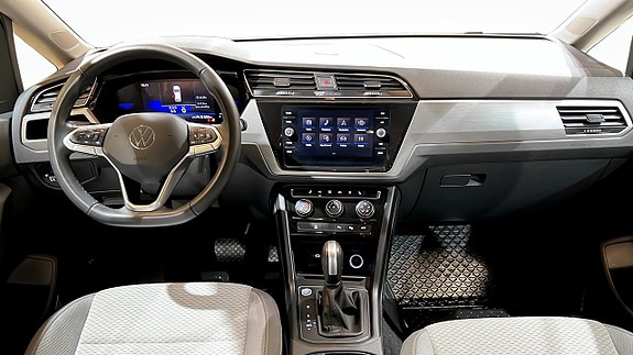 Volkswagen Touran 10 of 22