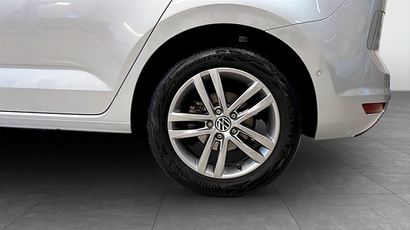 Volkswagen Touran 6 of 22