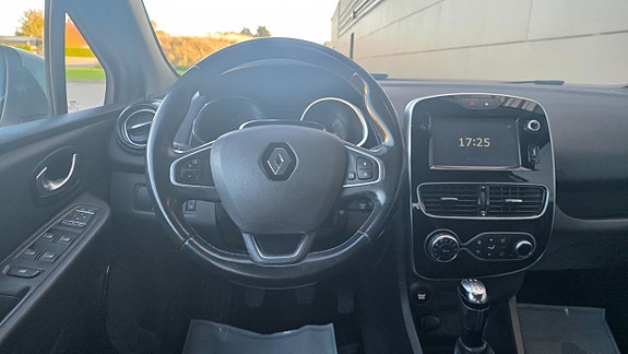 Renault Clio 8 of 17