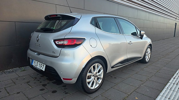 Renault Clio 11 of 17