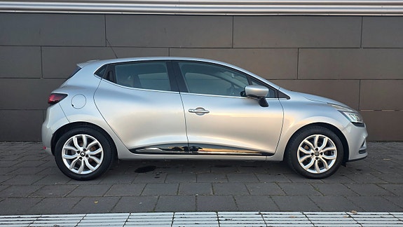 Renault Clio 12 of 17