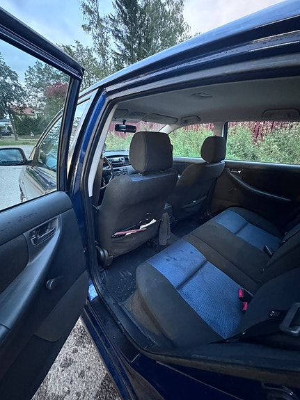 Toyota Corolla 7 of 10