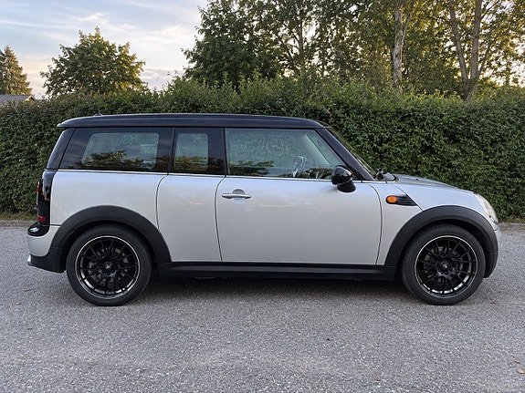 MINI Cooper 2 of 4