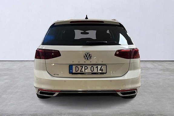 Volkswagen Passat 5 of 14