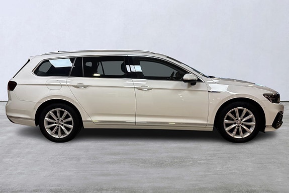 Volkswagen Passat 3 of 14