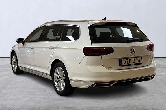 Volkswagen Passat 4 of 14