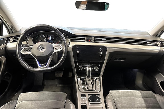 Volkswagen Passat 9 of 14