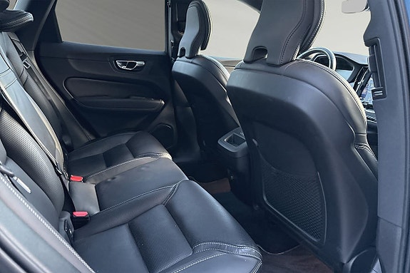 Volvo XC60 11 of 28