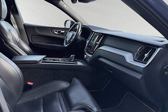 Volvo XC60 10 of 28