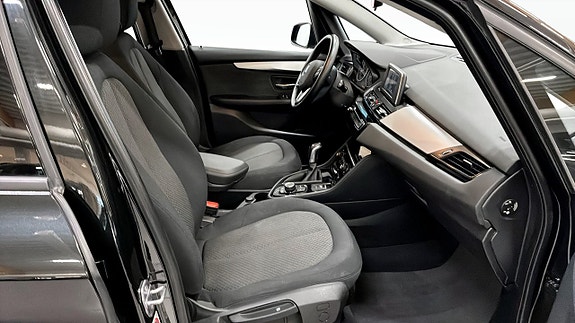 BMW 218 3 of 9
