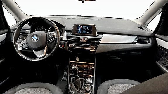 BMW 218 4 of 9